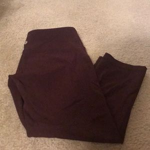 Lululemon maroon cropped legging